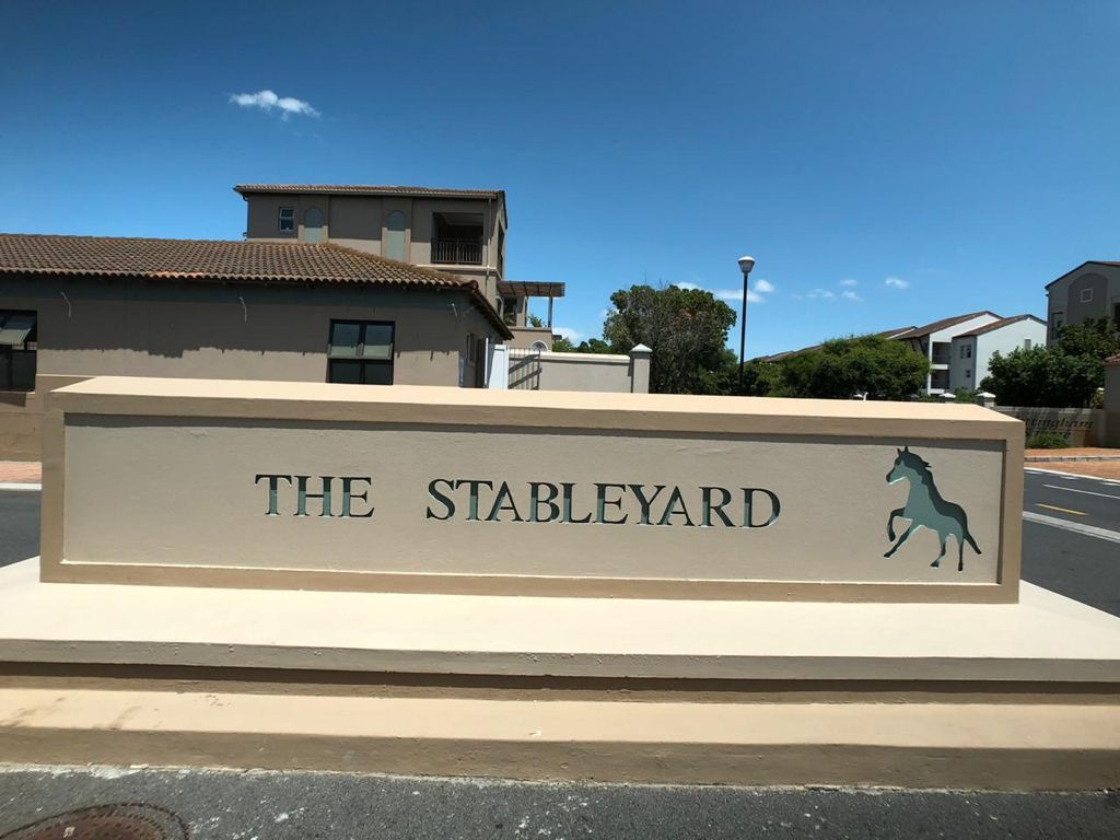 3 Bedroom Townhouse For Sale in Royal Ascot ENT0261902 MyProperty