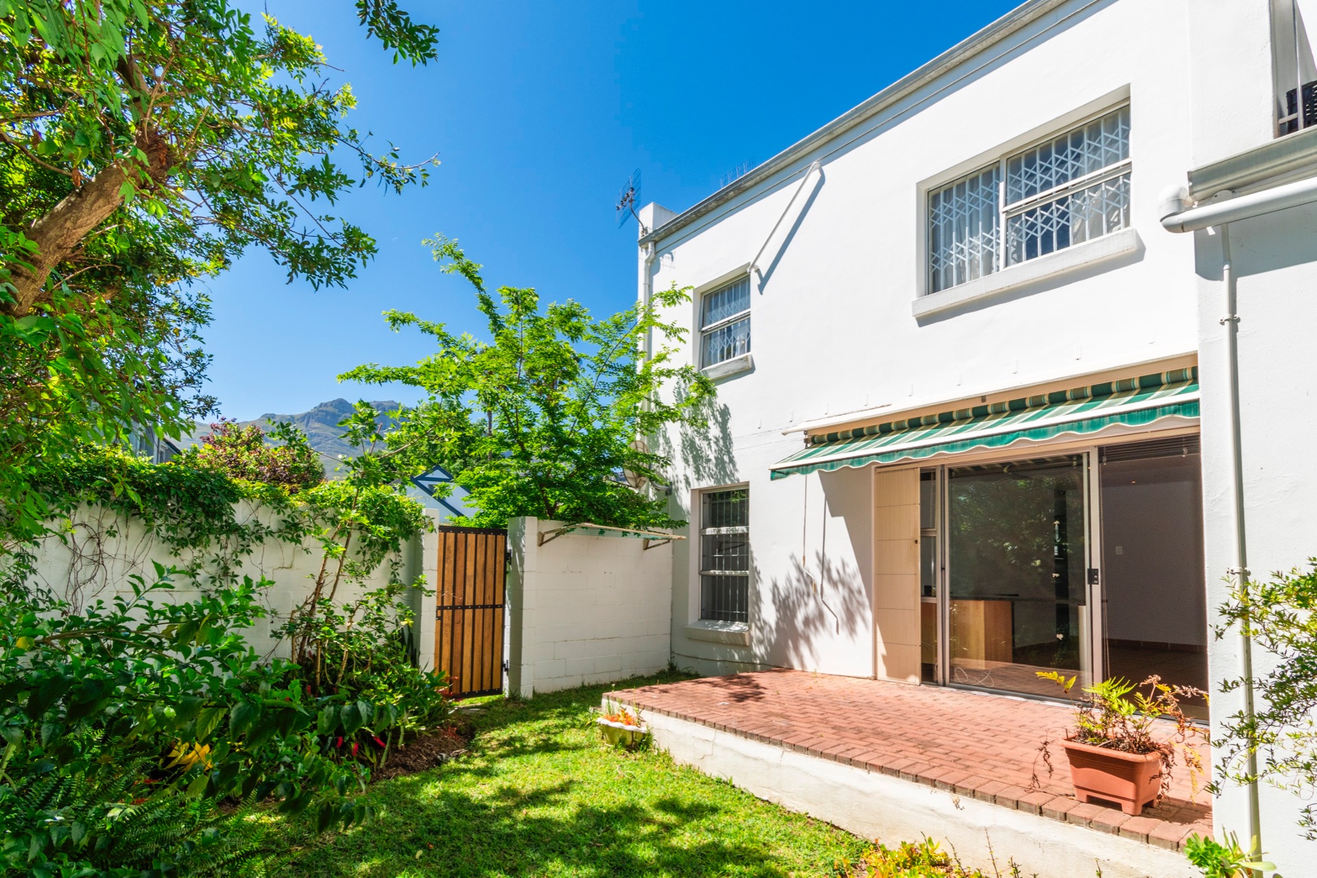 Tranquil 3Bedroom Apartment To Rent, Harrington Place Serene Garden