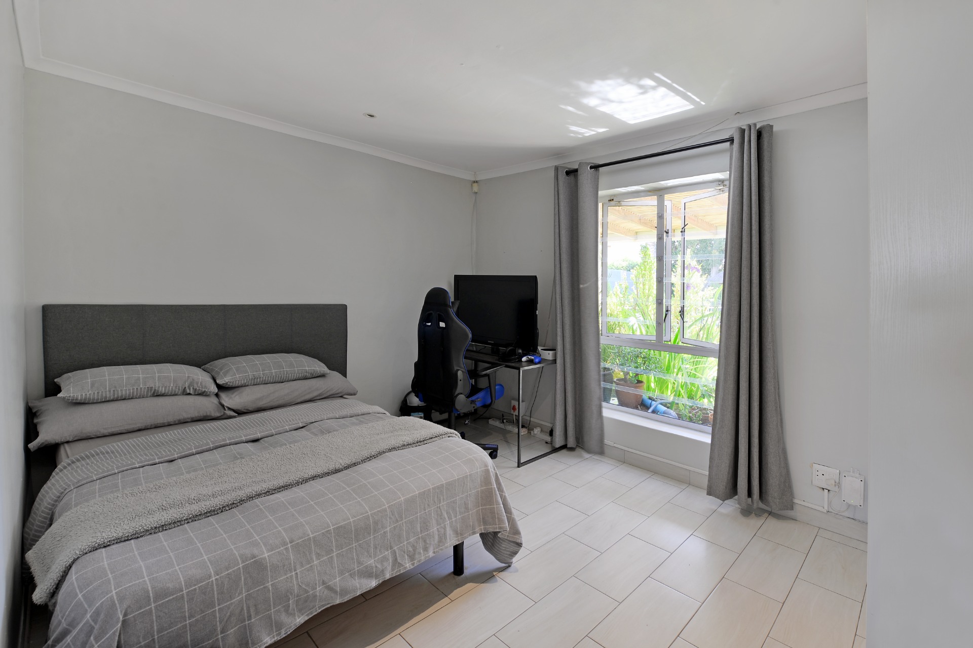 2 Bedroom House For Sale in Sunnydale ENT0263342 MyProperty