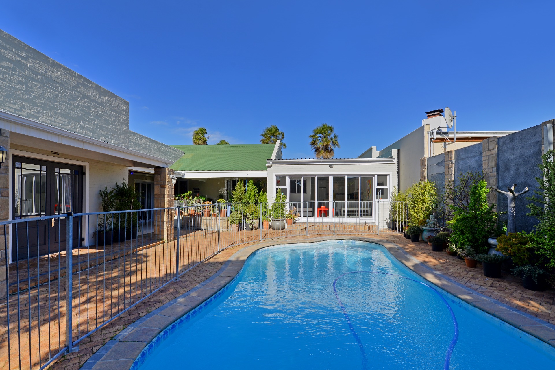 2 Bedroom House For Sale in Sunnydale ENT0263342 MyProperty