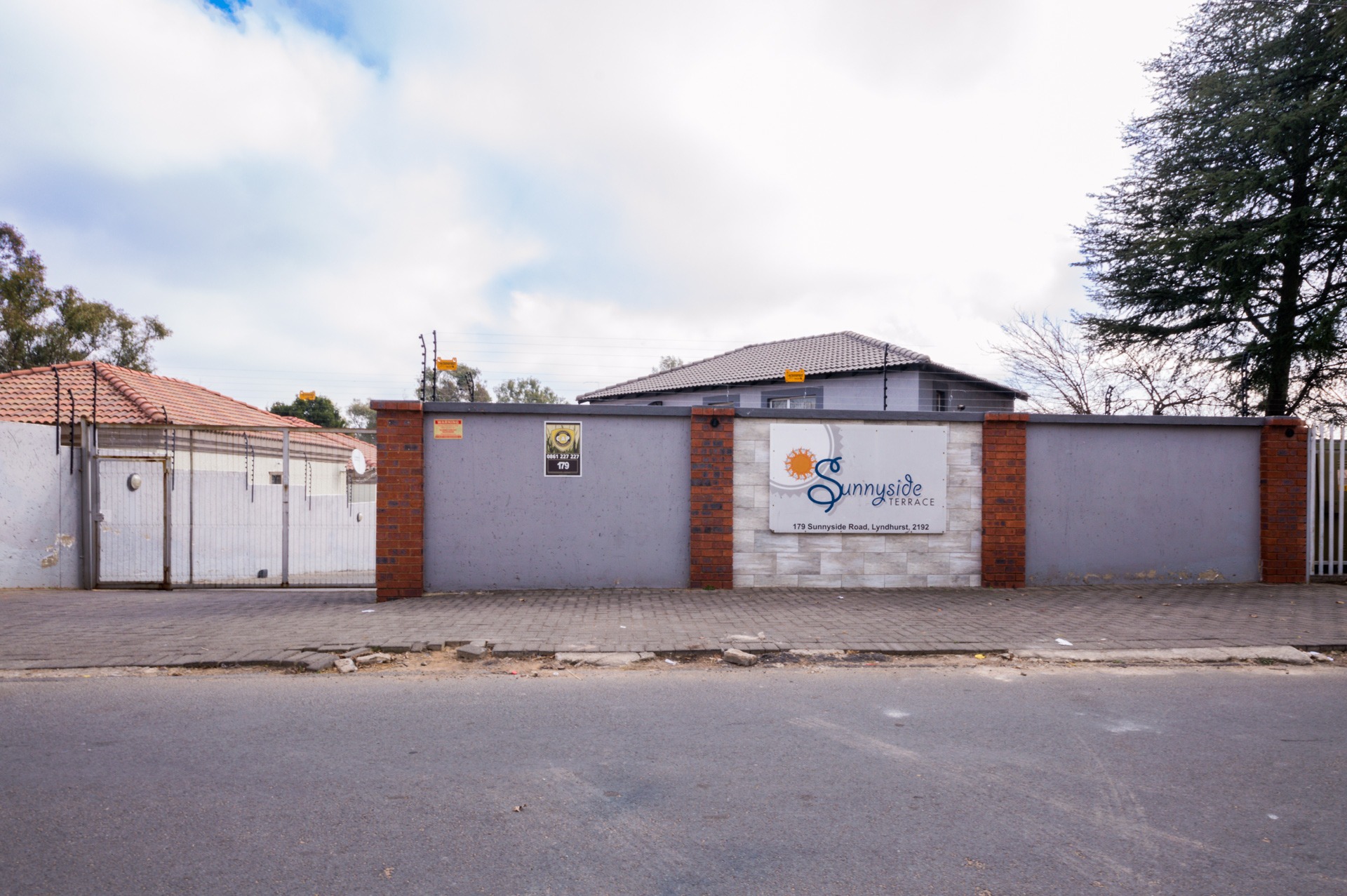 Chic Lyndhurst 3 Bed Apartment, Private Garden, 24hr Security, Close to Amenities. ENT0264522