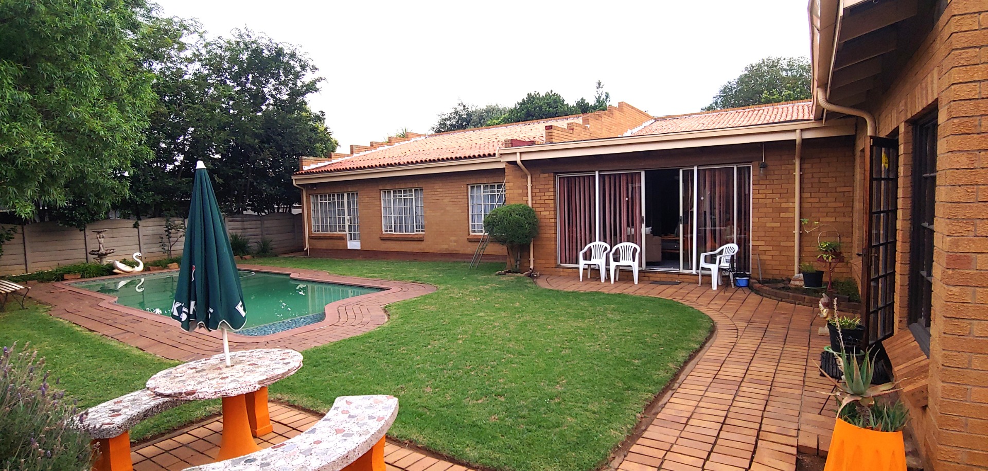 Spacious 4-Bedroom House with Flatlet For Sale in Dersley, Springs # ...