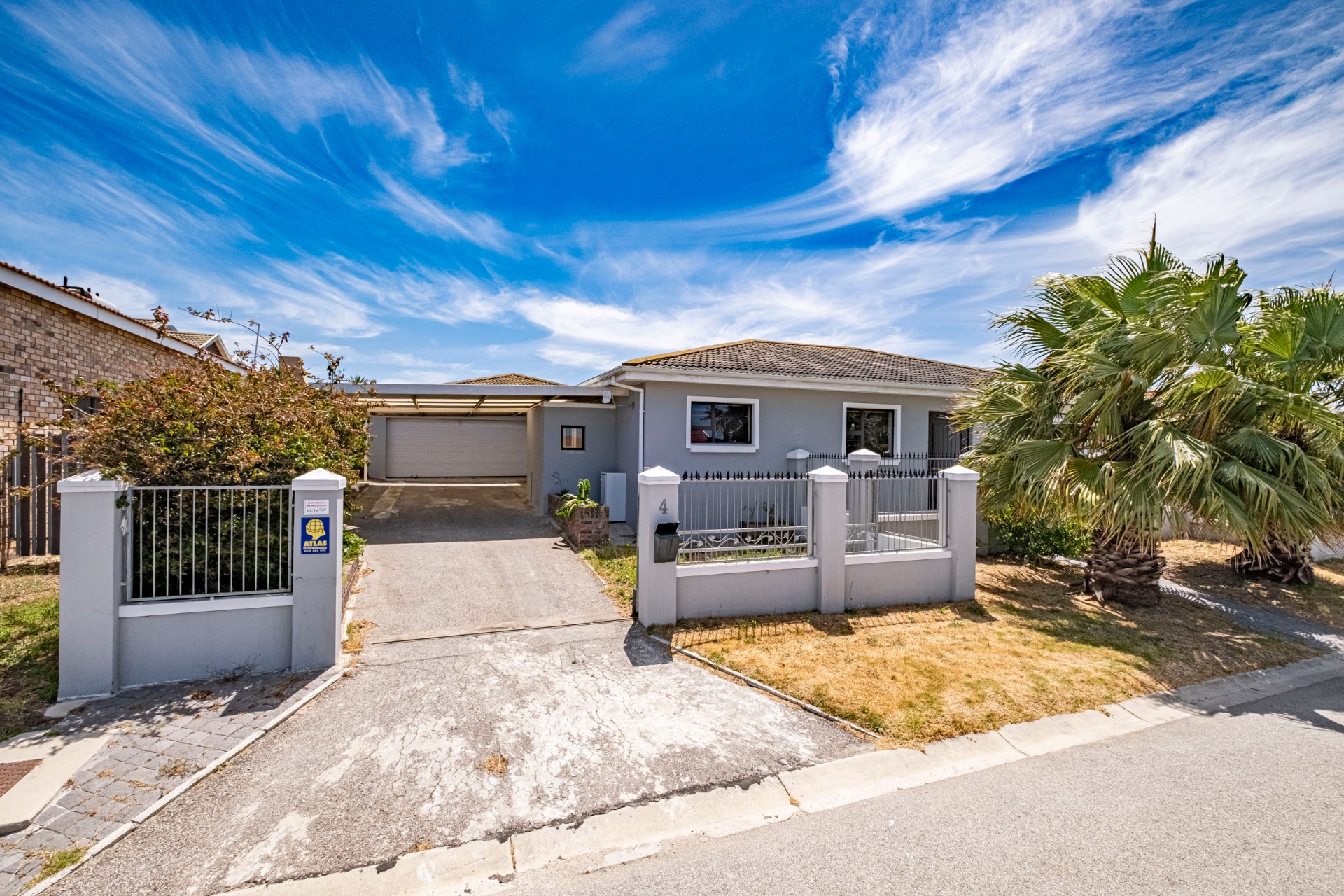 4 Bedroom House in Parsons Ridge, Port Elizabeth For Sale for R