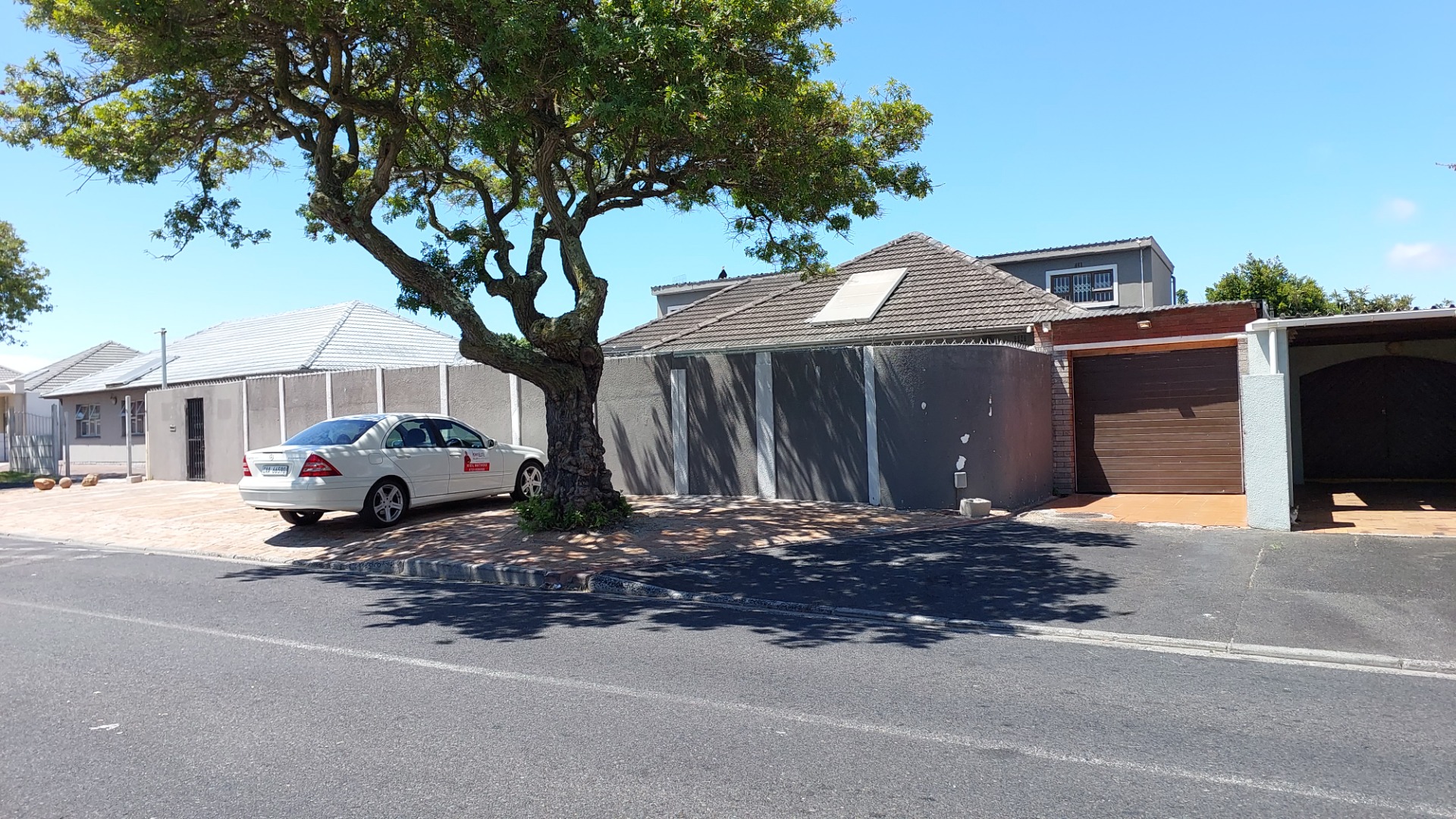 Luxurious NineBedroom House For Sale in Penlyn Estate ENT0267300