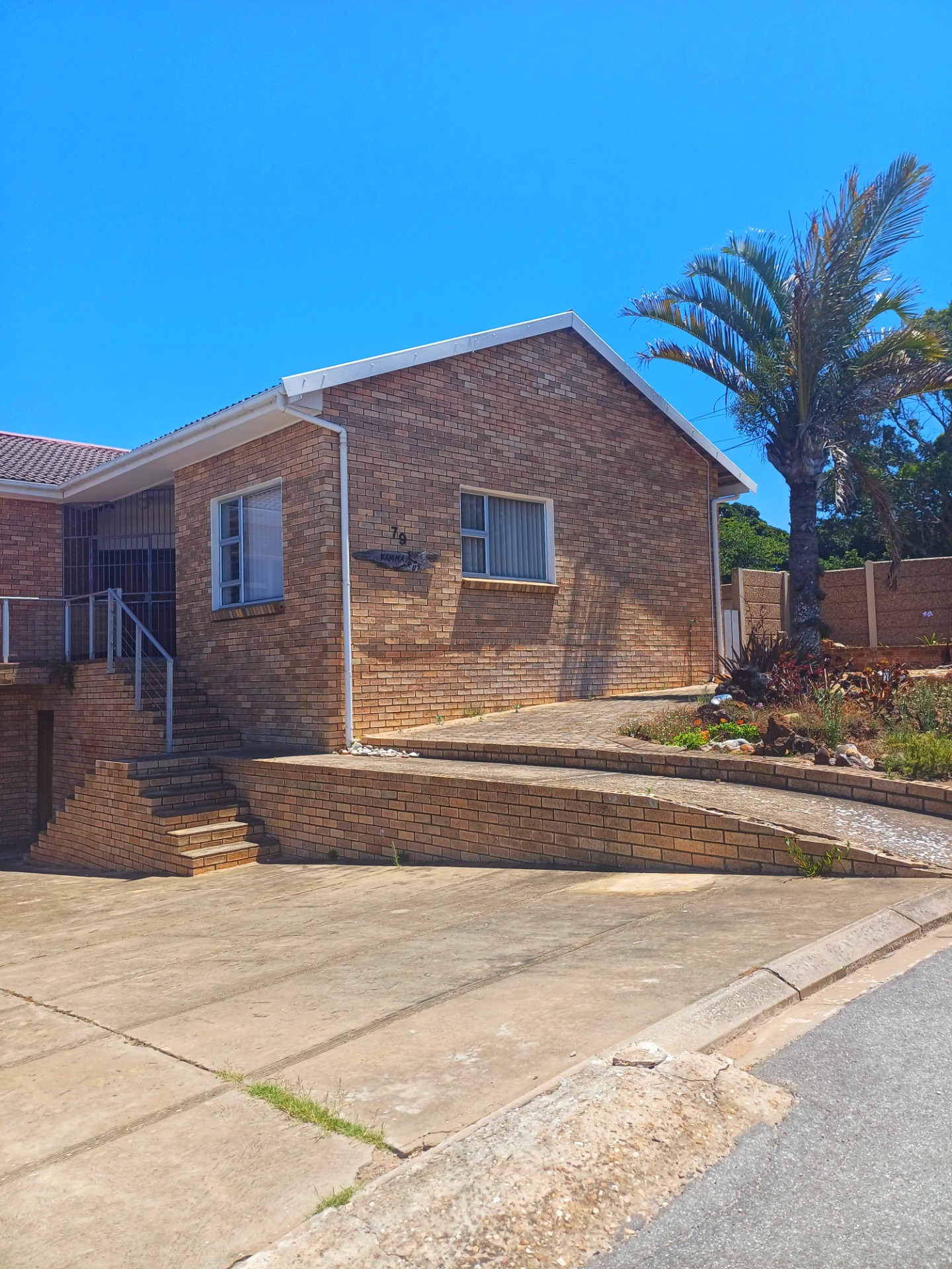 Charming House for Sale in Stilbaai Wes with Low Maintenance Appeal 