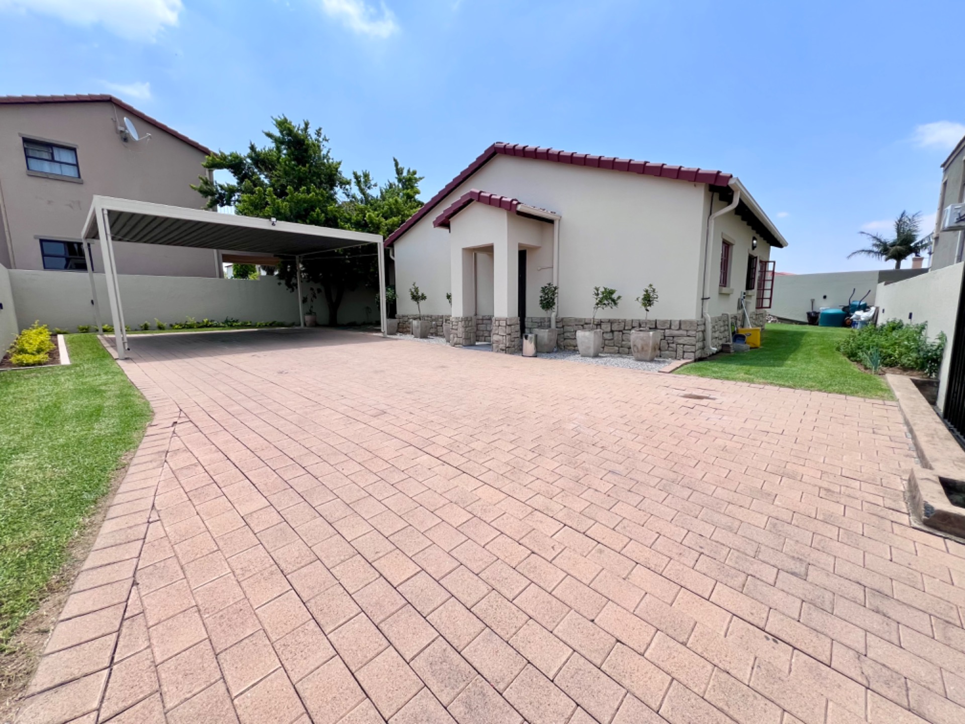 2 Bedroom House in Blue Hills, Midrand For Sale for R 1,449,000 ENT0268638