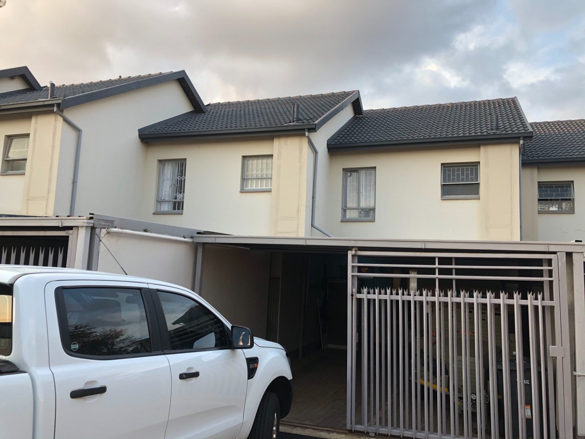 Charming Townhouse For Sale in Pierre Van Ryneveld Must See! 