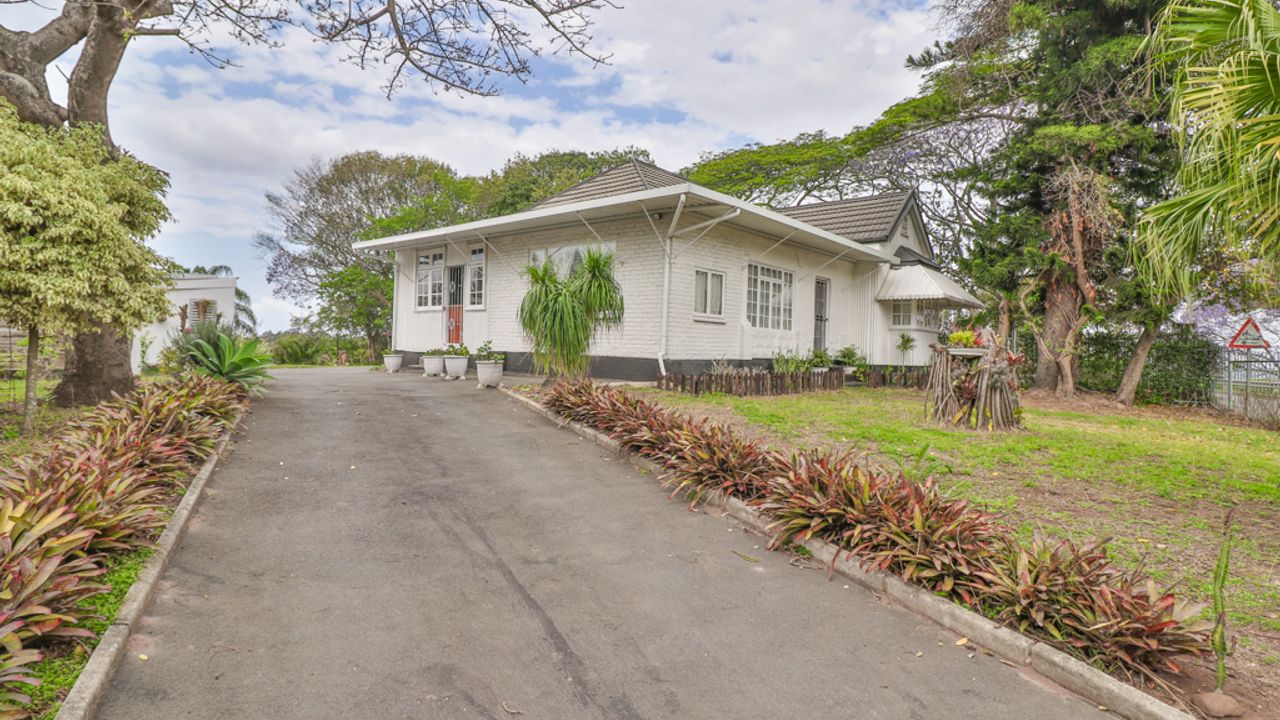 Spacious 3 Bed House with Granny Flat For Sale in LH114064