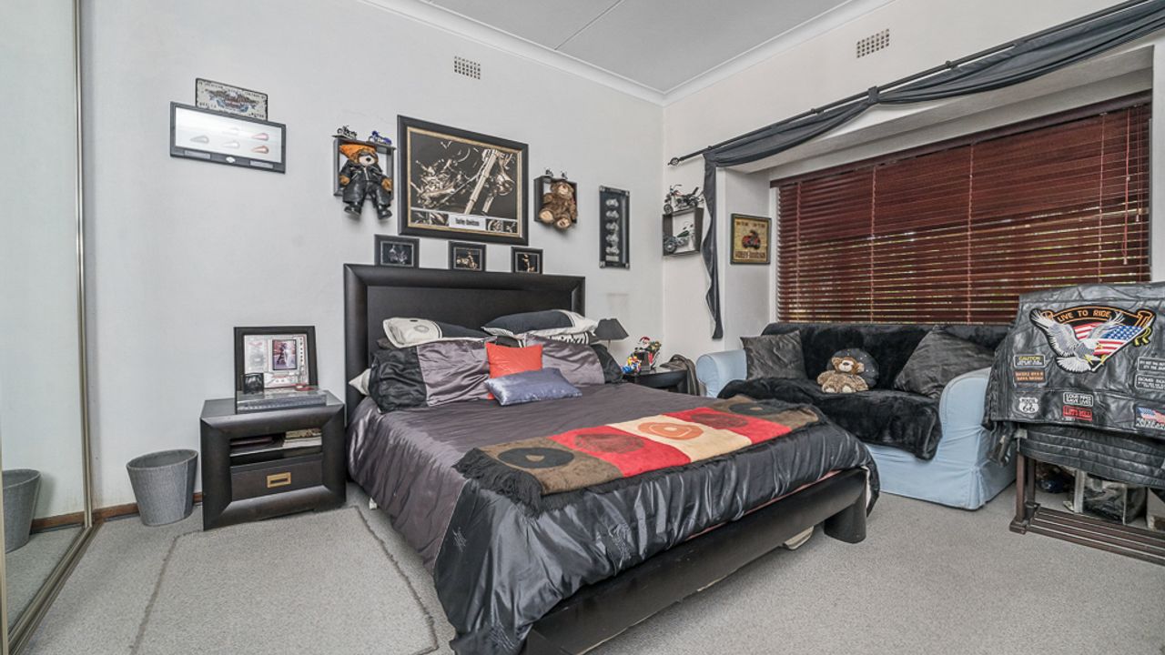 Stunning 3Bedroom House For Sale in Eastleigh Ridge with Rental