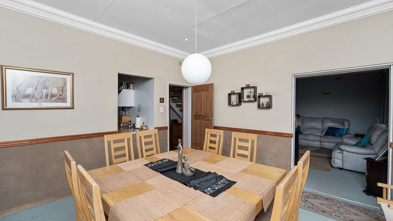 Stunning 3Bedroom House For Sale in Eastleigh Ridge with Rental