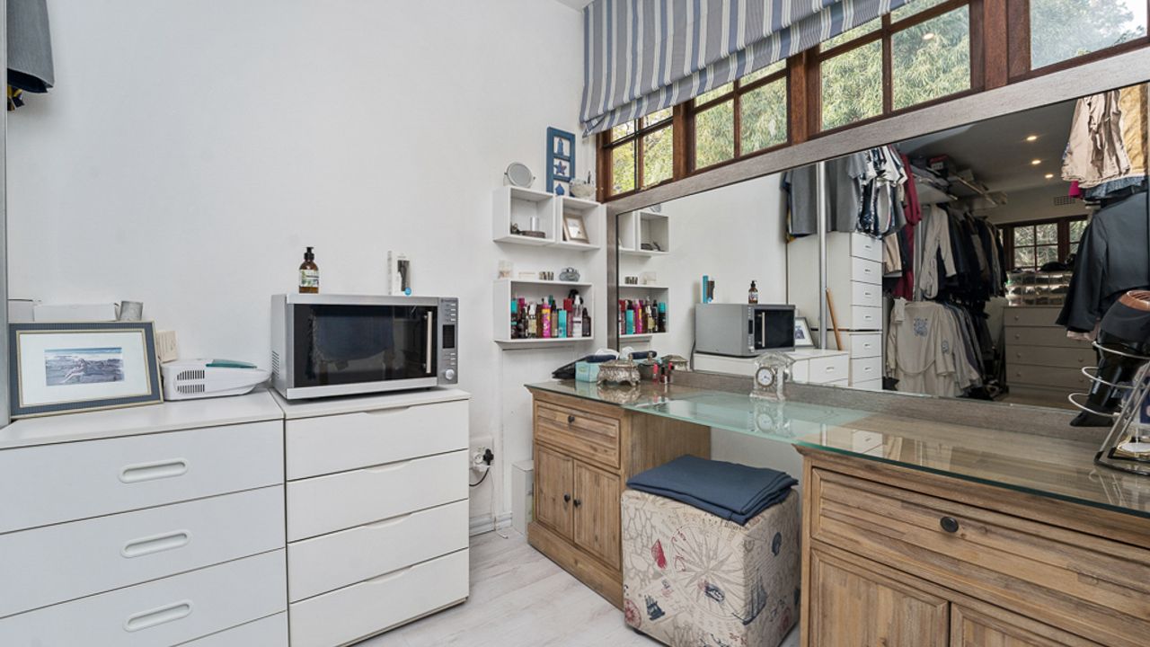 Stunning 3Bedroom House For Sale in Eastleigh Ridge with Rental