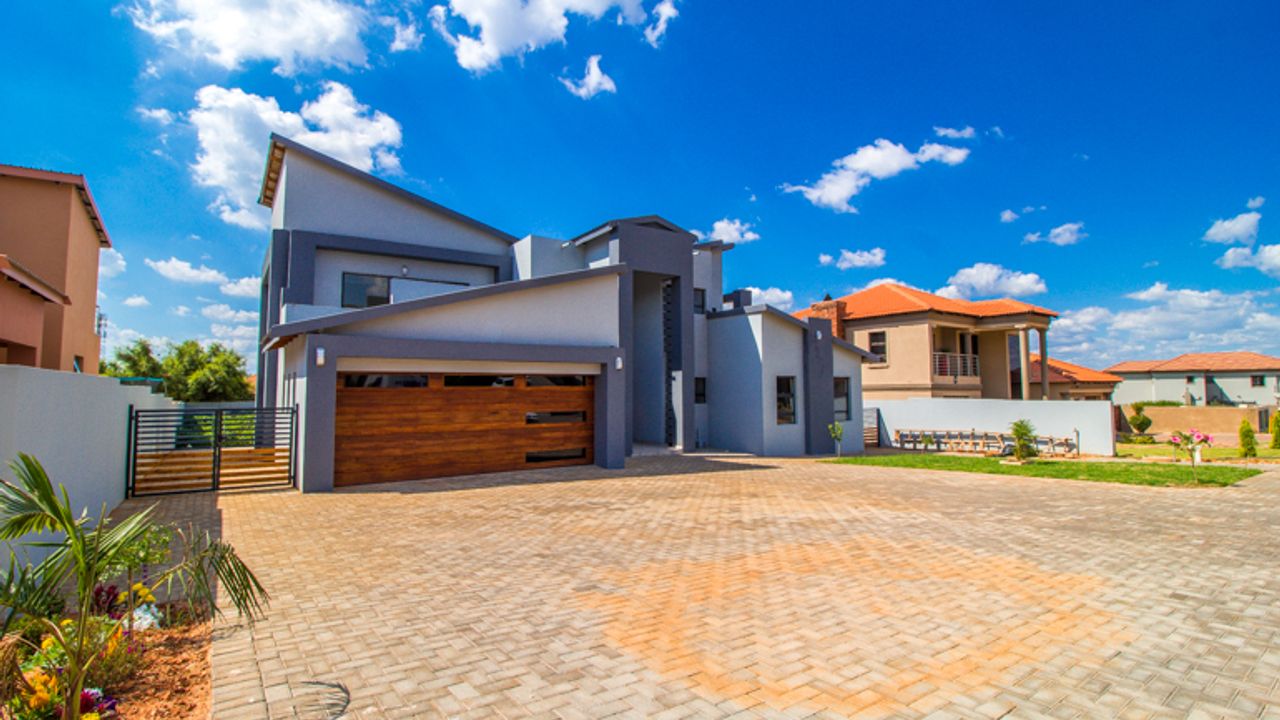 Property and houses for sale and rent in Magaliesberg Country Estate