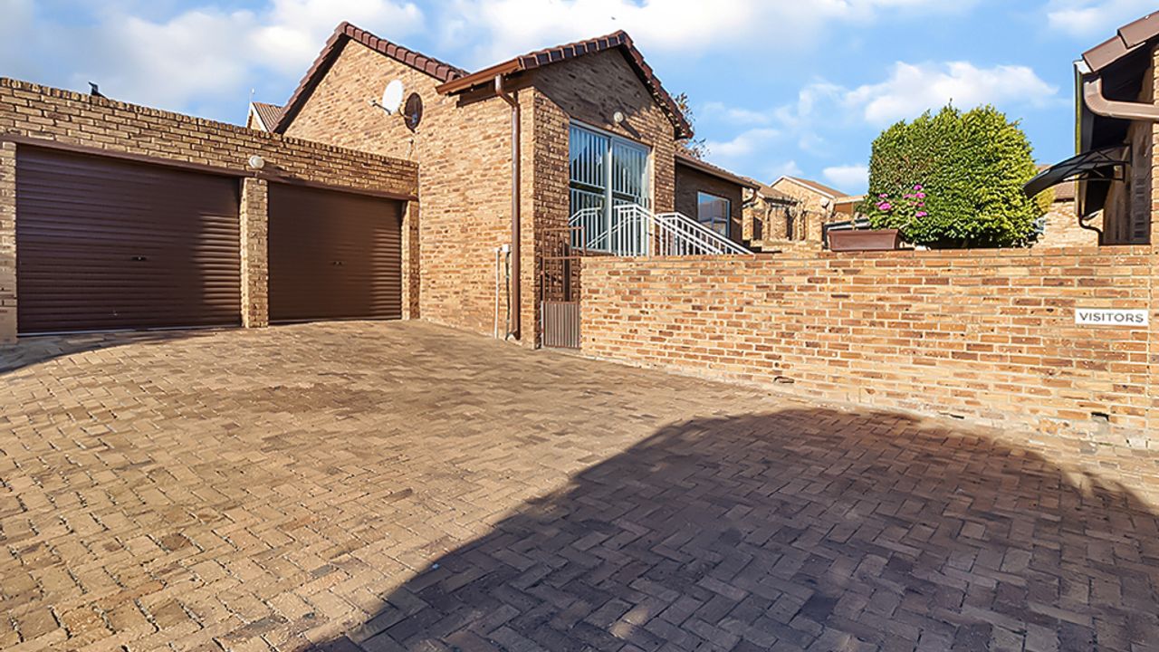 Property and houses for sale and rent in Honeydew Ridge, Roodepoort