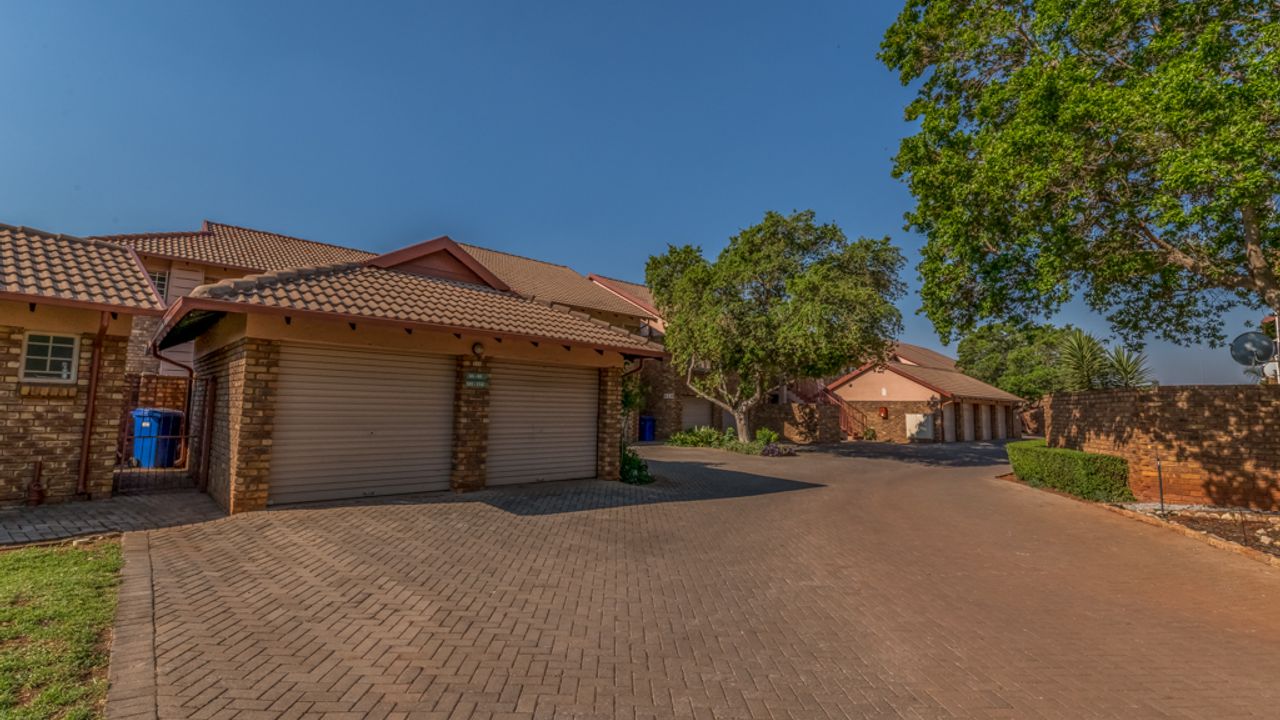 2 Bedroom Townhouse For Sale in Pierre Van Ryneveld, 4 Concerto Avenue