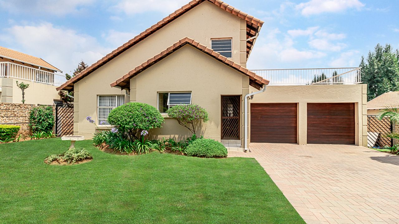 4 Bedroom House For Sale in Broadacres, 97 Kengies Gate Street LH