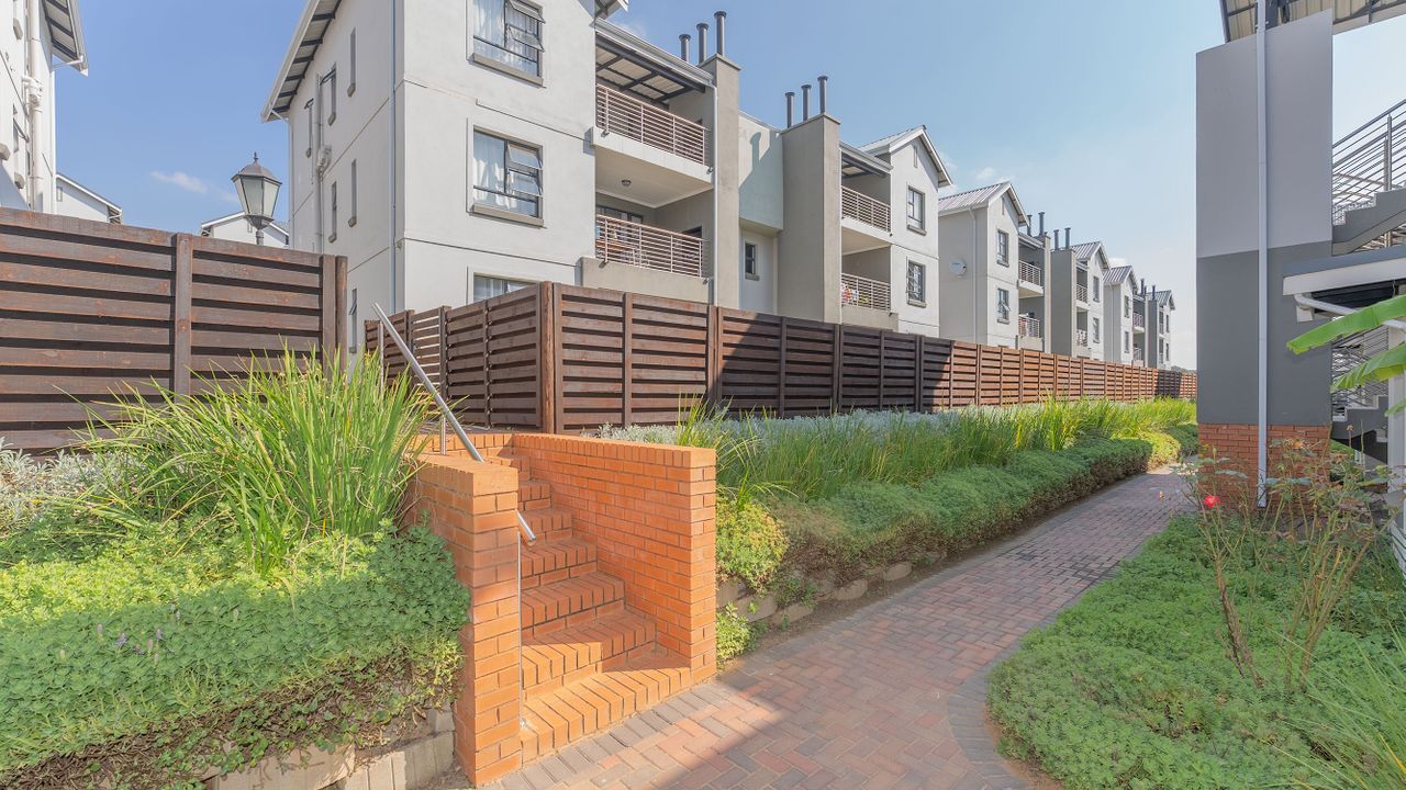 2 Bedroom Apartment For Sale in Modderfontein, 1 Benacre Lane LH