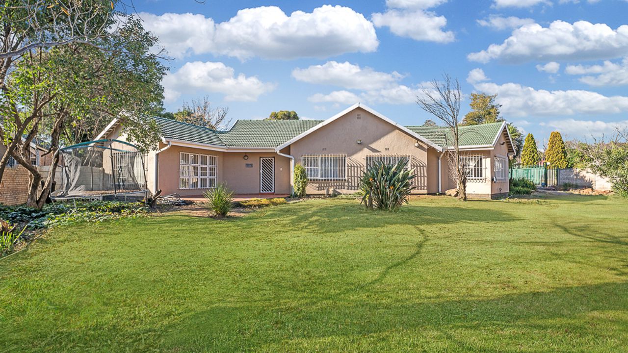 Farrarmere Property property and houses for sale in Farrarmere, Benoni