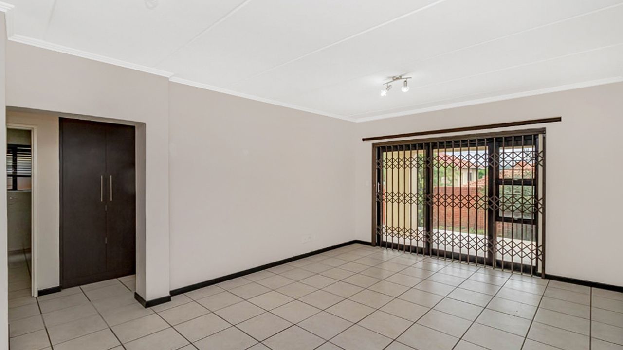 2 Bedroom Apartment For Sale in Douglasdale LH156668 MyProperty