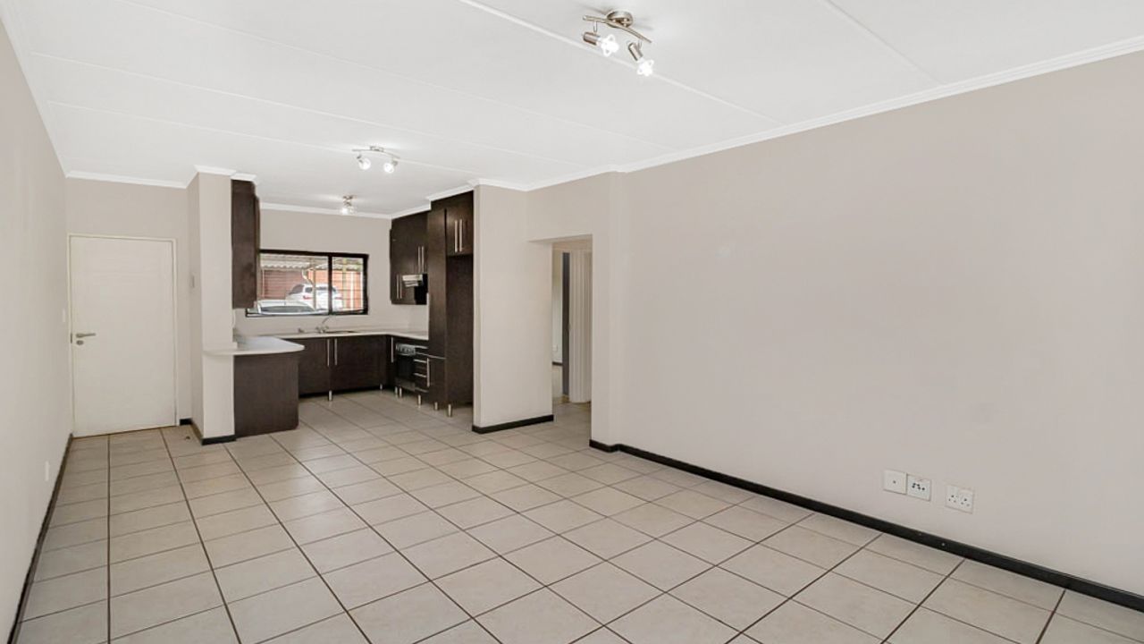 2 Bedroom Apartment For Sale in Douglasdale LH156668 MyProperty