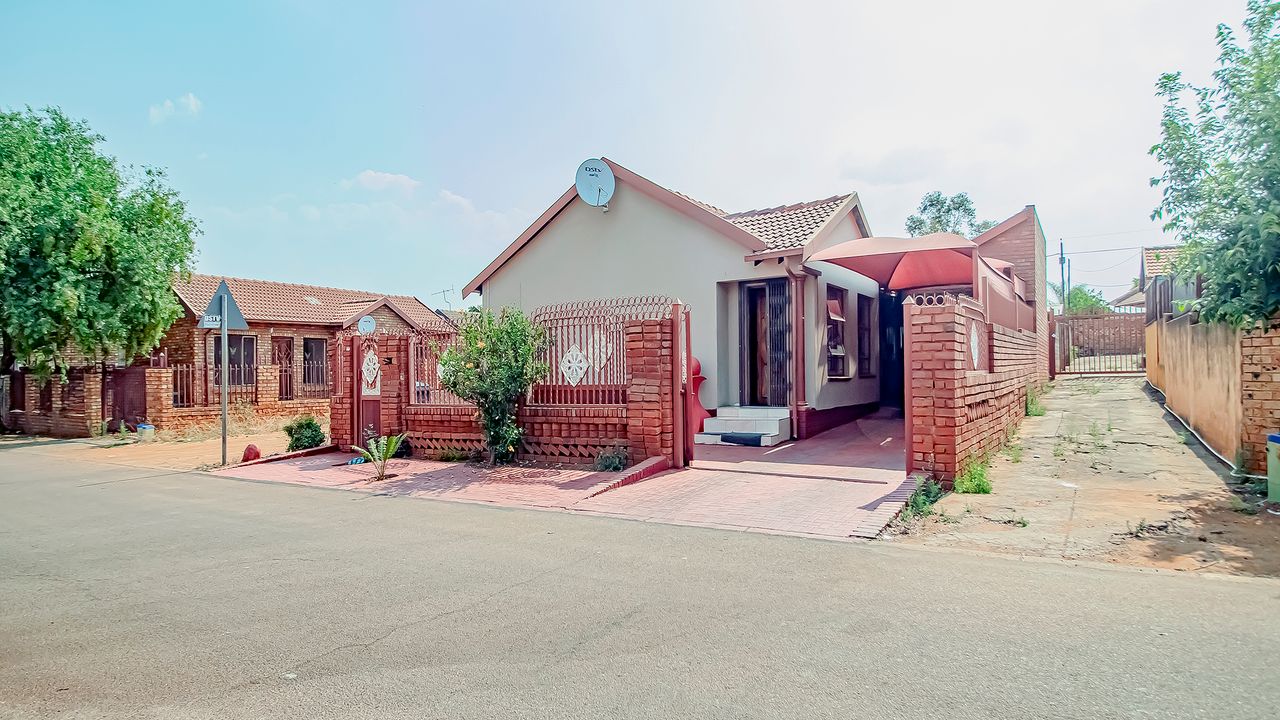 4 Bedroom House For Sale in Philip Nel Park LH158954 MyProperty