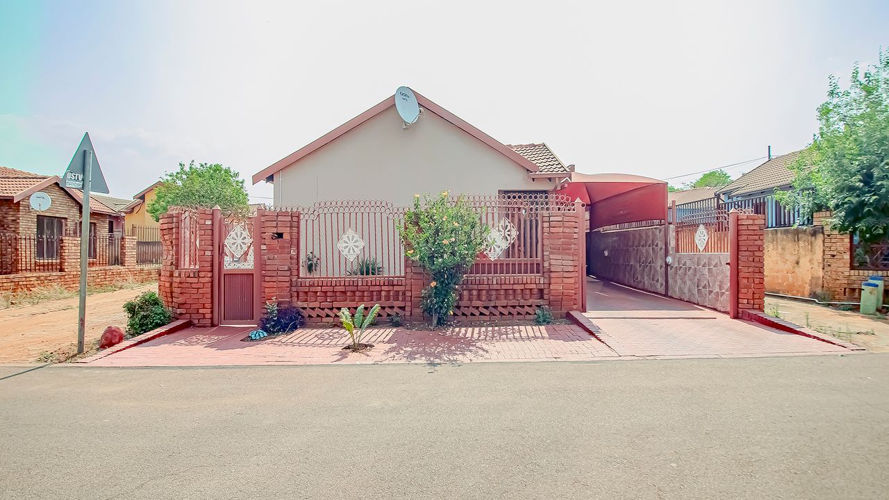 4 Bedroom House For Sale in Philip Nel Park LH158954 MyProperty