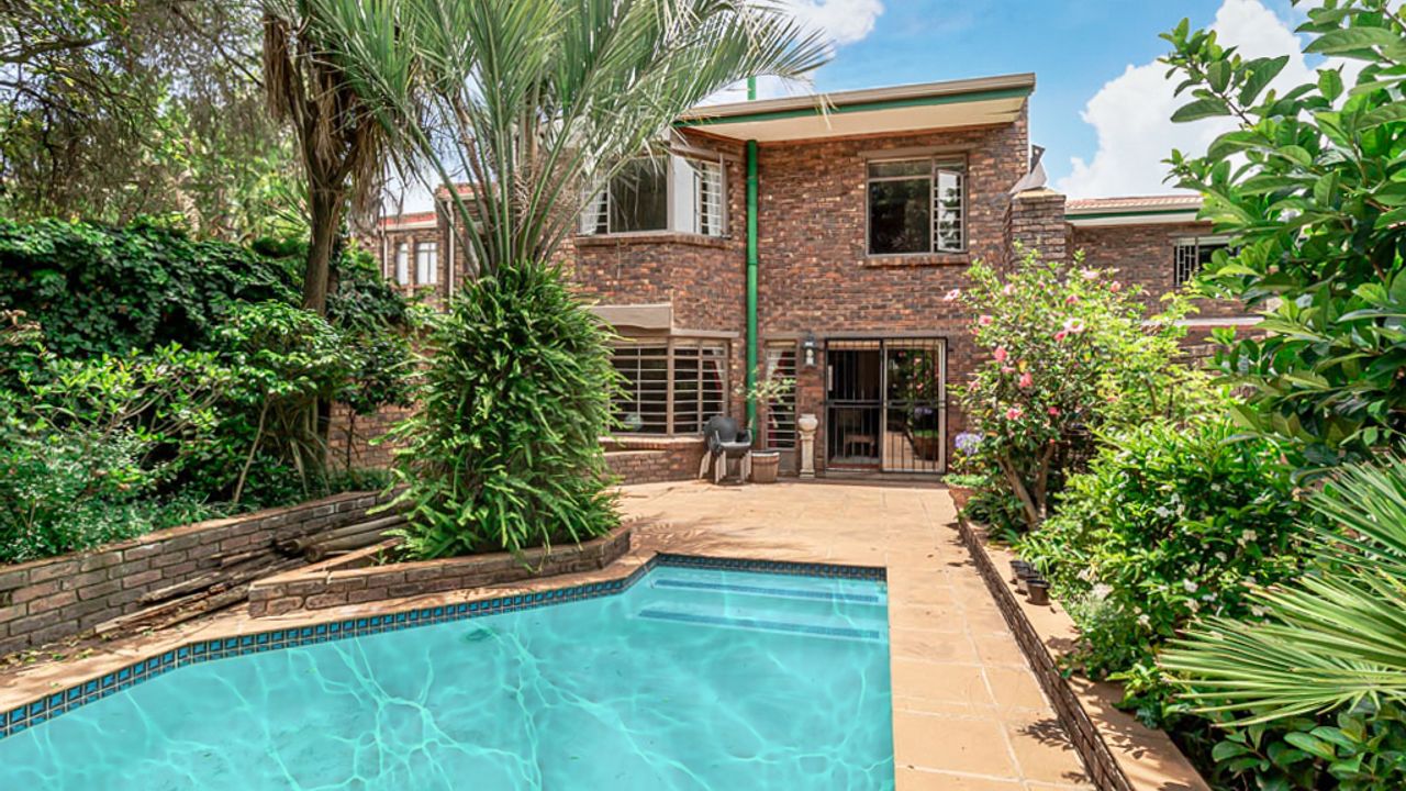 3 Bedroom Townhouse For Sale in Halfway Gardens, 15 Segal Road LH