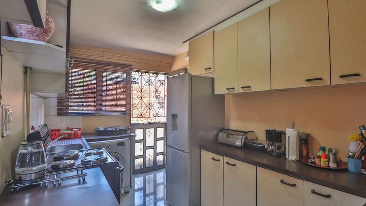 Spacious House for Sale in Orient Hills Ideal Family Home LH161318