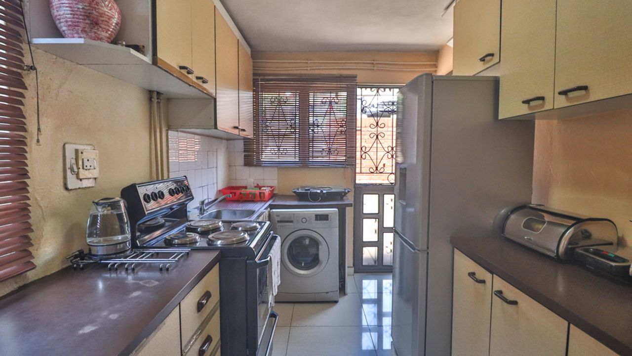 Spacious House for Sale in Orient Hills Ideal Family Home LH161318