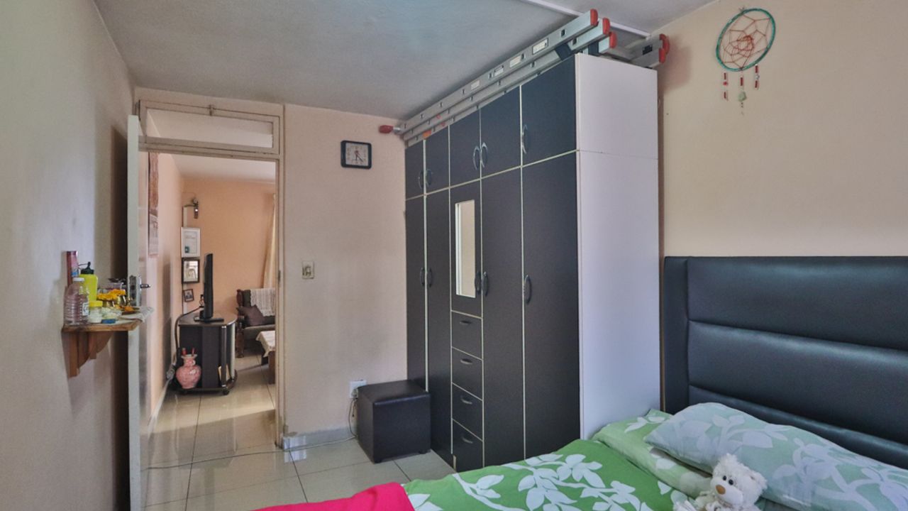 Spacious House for Sale in Orient Hills Ideal Family Home LH161318