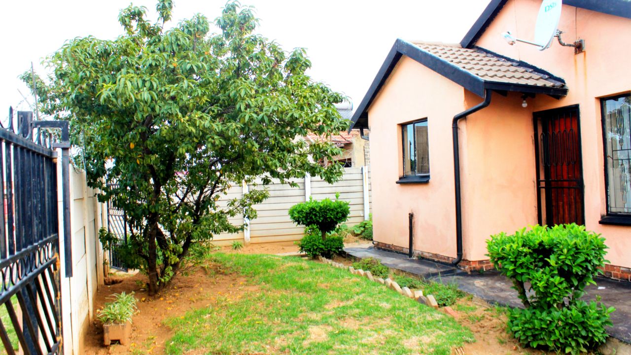 Neat 2 Bedroom House for Sale in Rabie Ridge LH162624 MyProperty