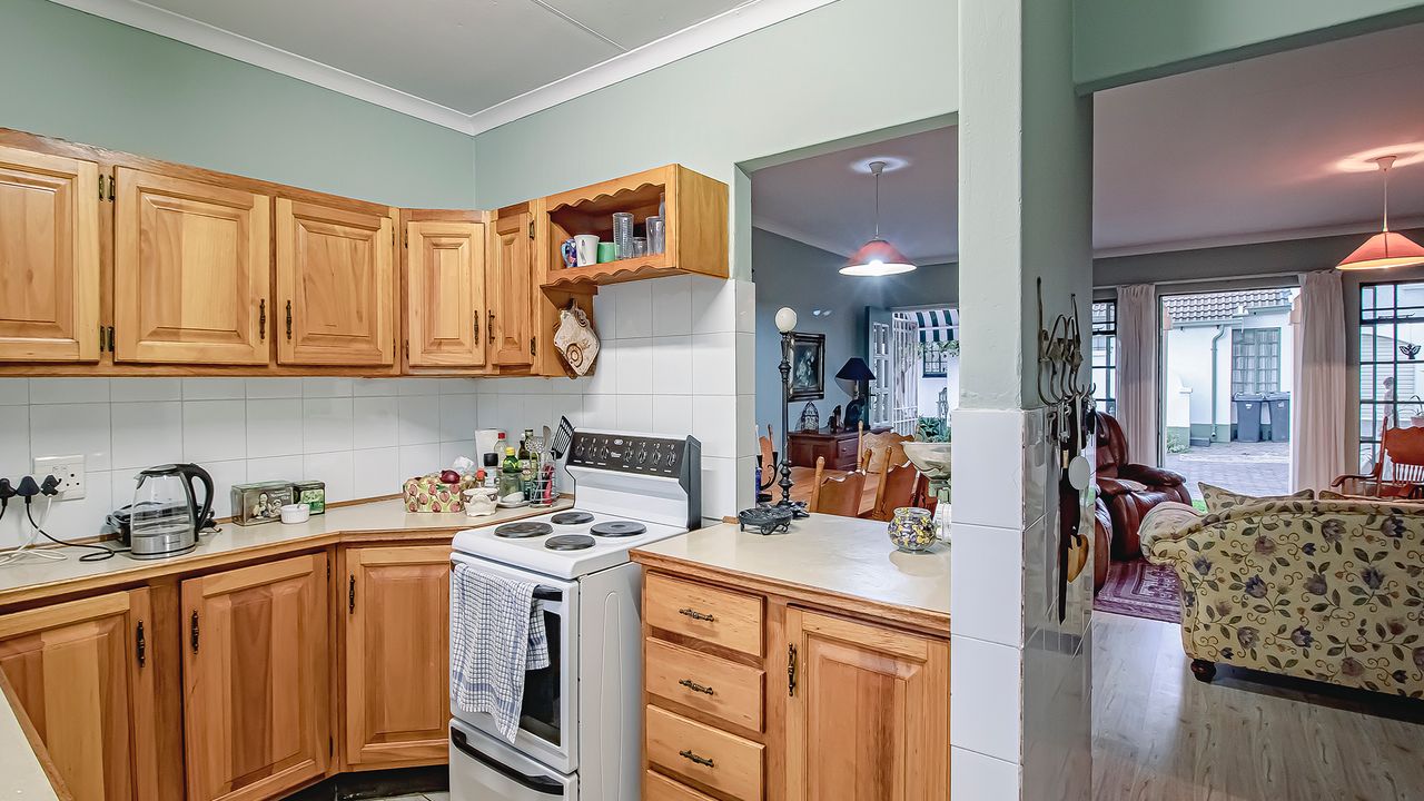 2 Bedroom House For Sale in Die Hoewes, 283 Von Willich Avenue LH