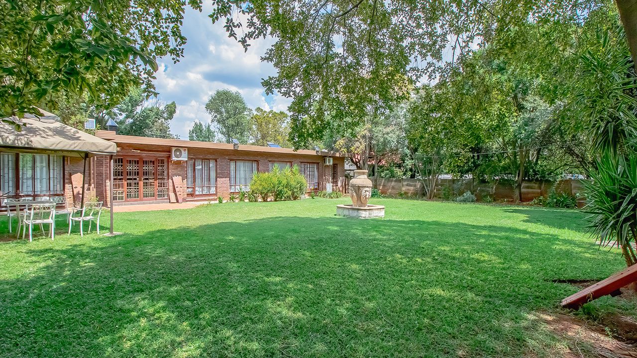 Spacious Family Home For Sale in Lyttelton Manor Must See! LH163544