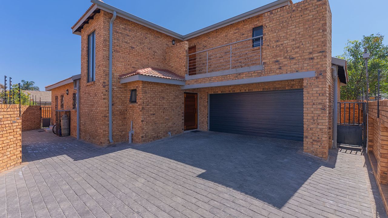 Spacious Family House For Sale in Brackenhurst Must See! LH163780 MyProperty