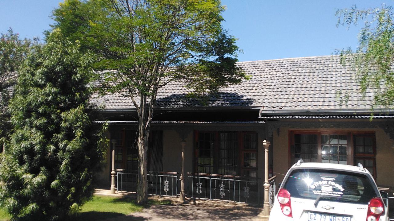 6 Bedroom House For Sale in Eastleigh Ridge, 13a Cabot LH164661 MyProperty