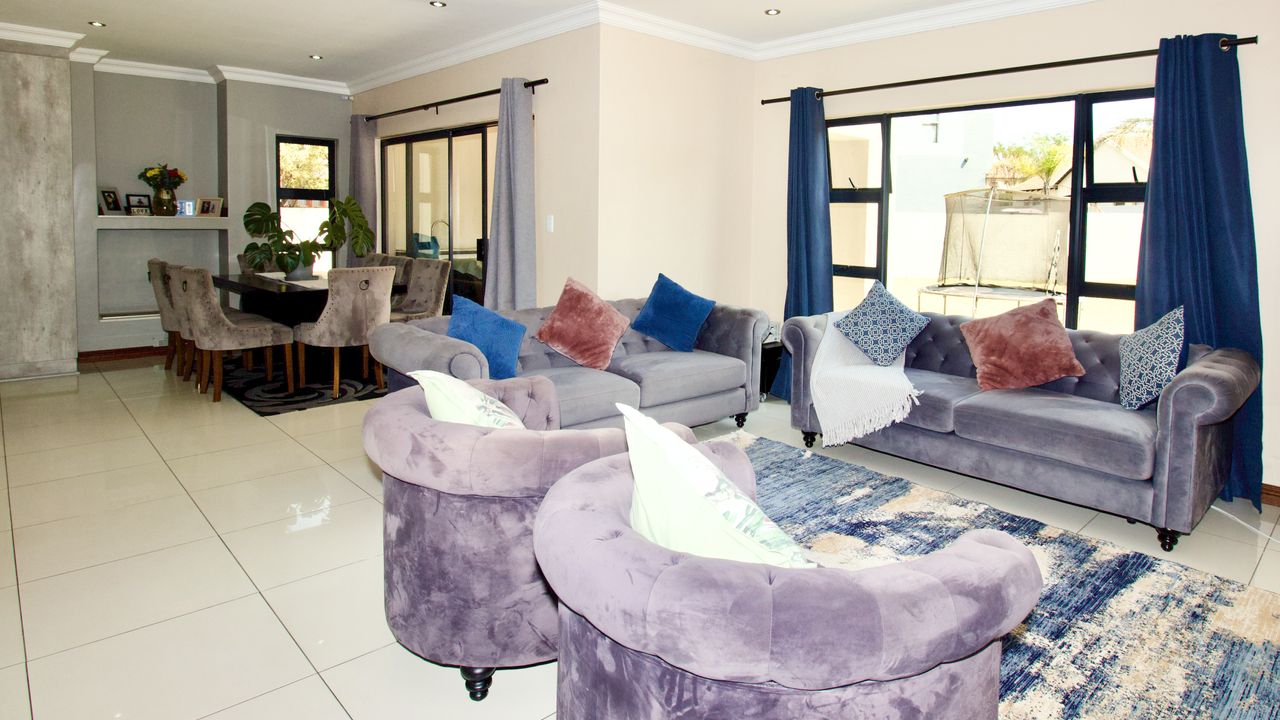 3 Bedroom House For Sale in Stone Ridge Country Estate LH169190