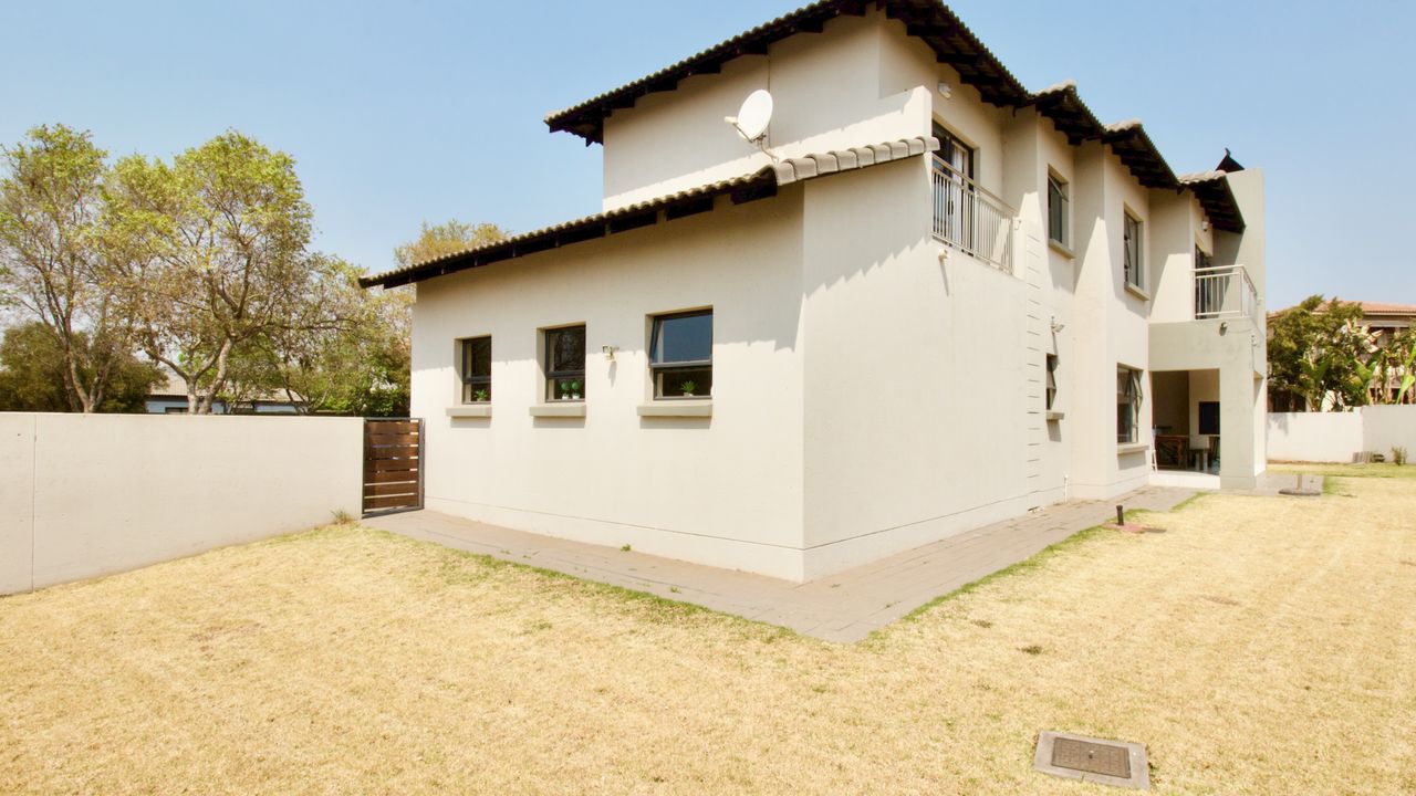 3 Bedroom House For Sale in Stone Ridge Country Estate LH169190