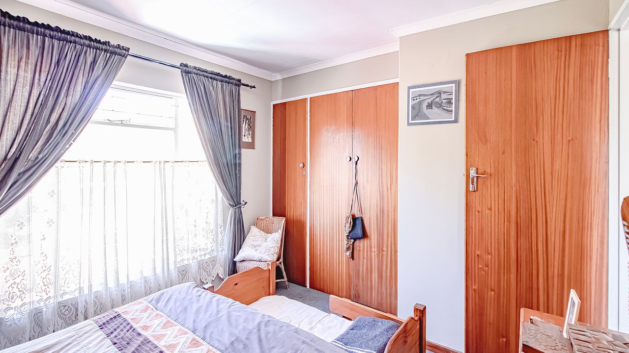 For Sale Wingate Park Townhouse with Patio, Splash Pool, and Wildlife Views LH169699 MyProperty