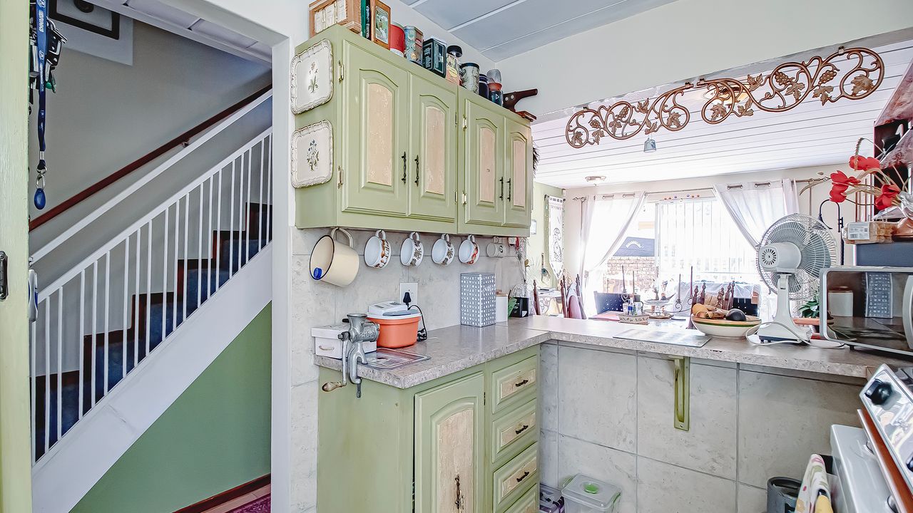 For Sale Wingate Park Townhouse with Patio, Splash Pool, and Wildlife Views LH169699 MyProperty