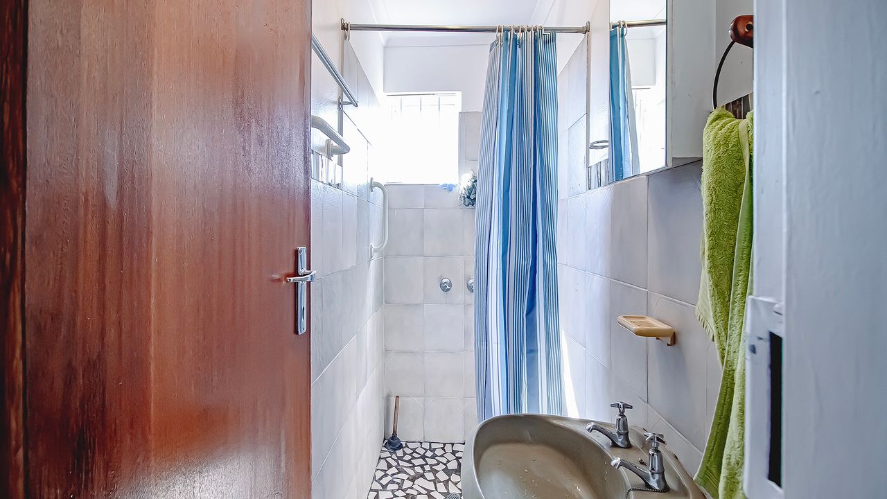 For Sale Wingate Park Townhouse with Patio, Splash Pool, and Wildlife Views LH169699 MyProperty