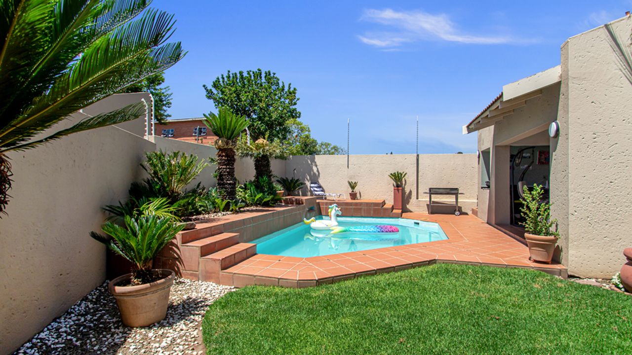 For Sale Sunninghill House with Pool, Garden, and Flatlet in Secure