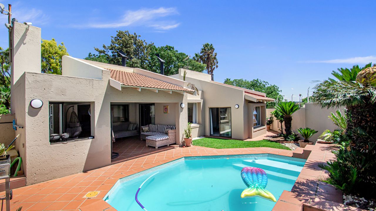 For Sale Sunninghill House with Pool, Garden, and Flatlet in Secure