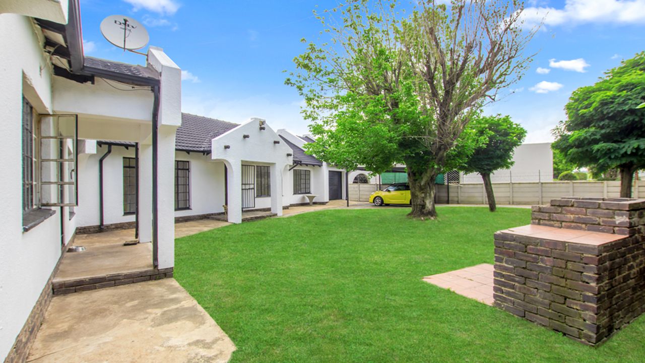 Florida Lake Property property and houses for sale in Florida Lake