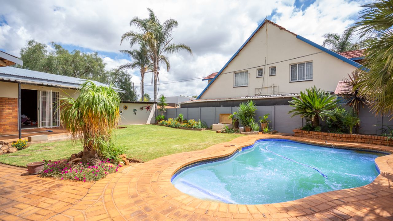 Elegant 4-Bedroom House for Sale in Edelweiss with Pool and Flatlet #LH ...