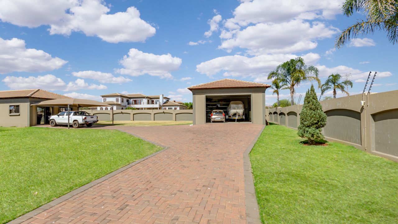 Luxury House for Sale in Parkrand with Separate Entrances and Stunning