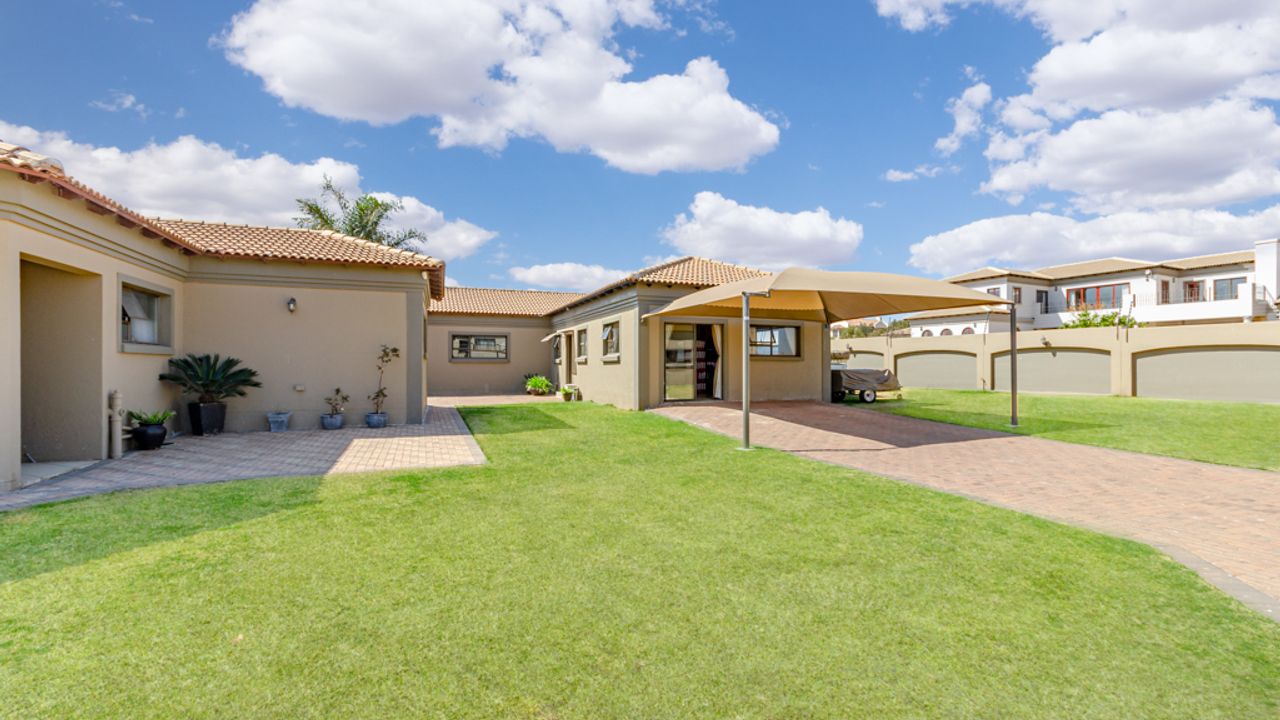 Luxury House for Sale in Parkrand with Separate Entrances and Stunning