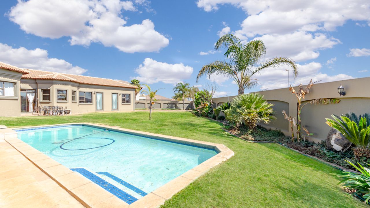 Luxury House for Sale in Parkrand with Separate Entrances and Stunning