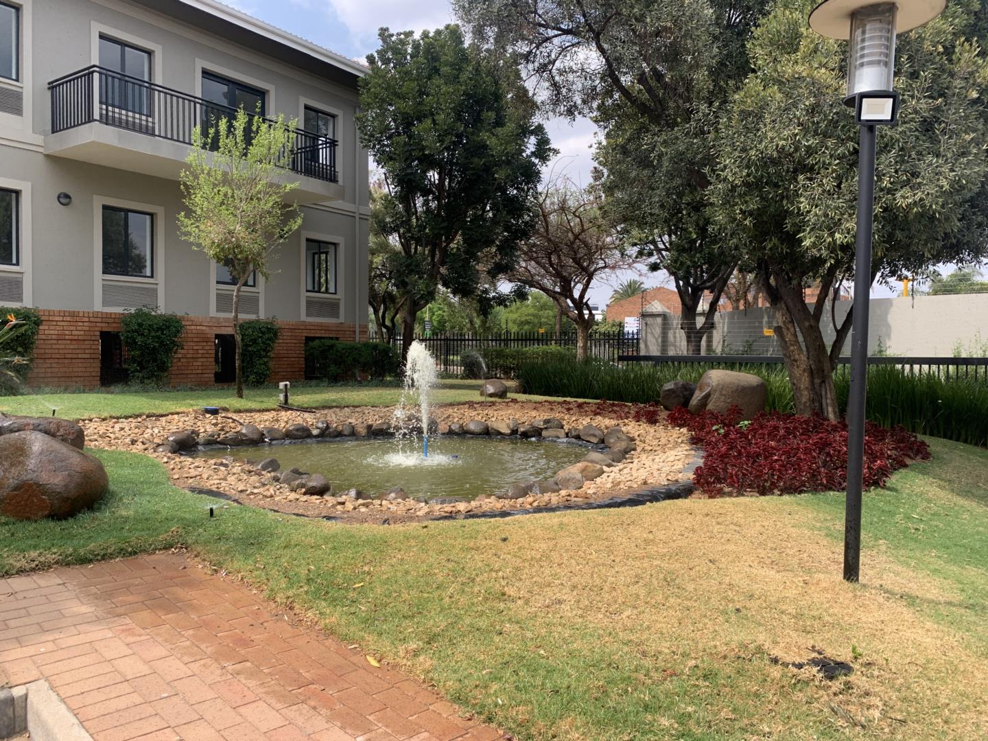 430.1m² Commercial in Vorna Valley, Midrand Rental Monthly for R 142/m2