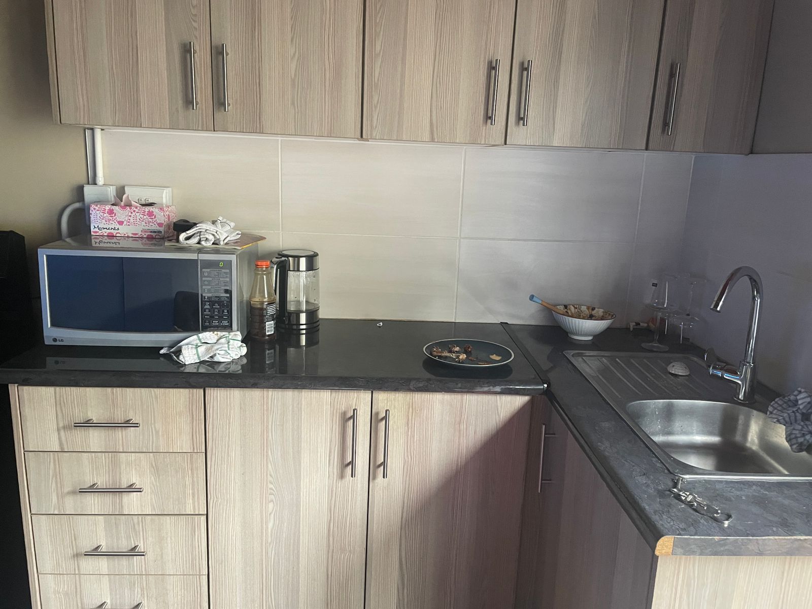 Spacious 1 Bed Cottage, Lombardy East Apartment To Rent. Pref97358061