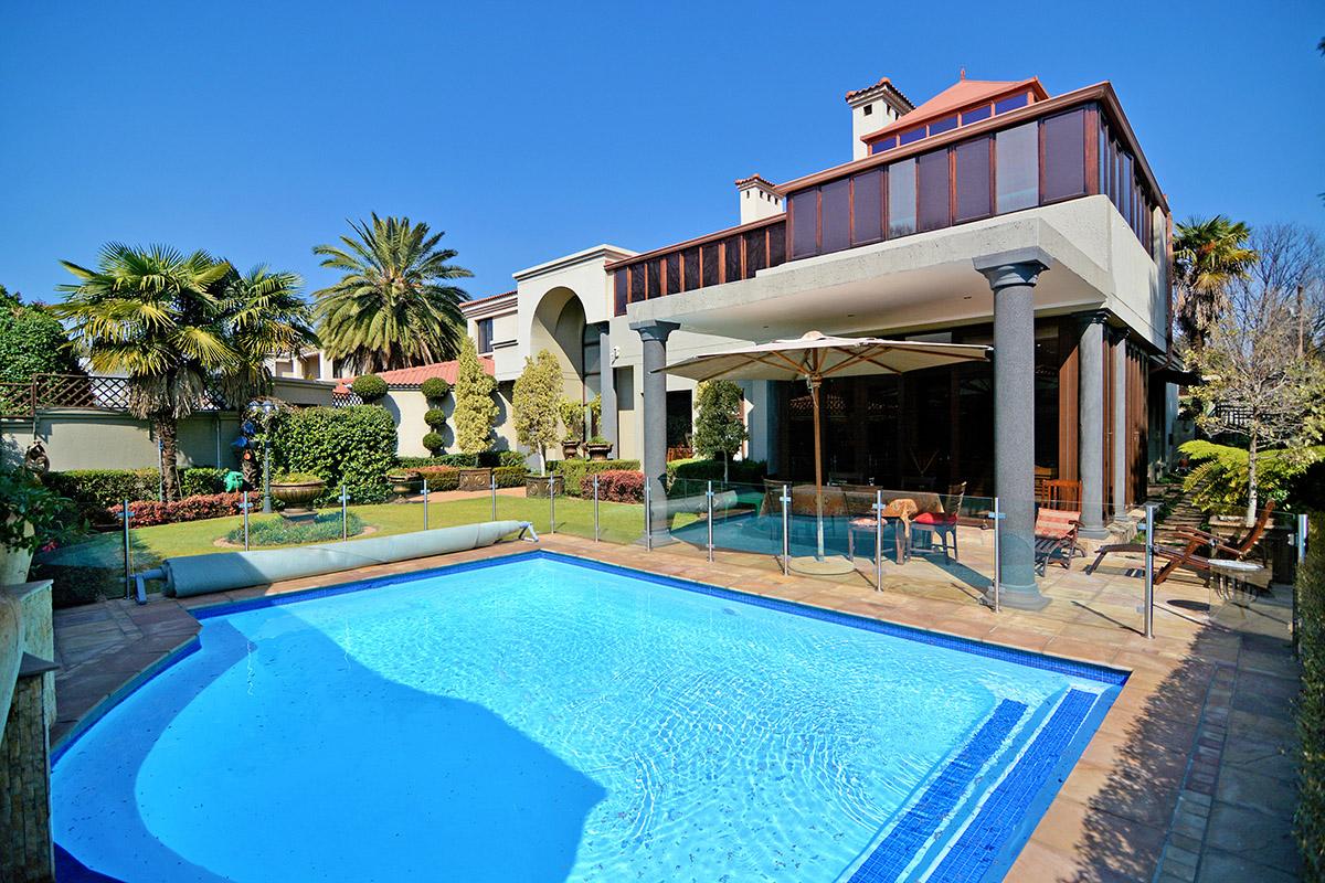 4 Bedroom Cluster For Sale in Bedfordview, 3 Plaza De 20 C Dean Road 