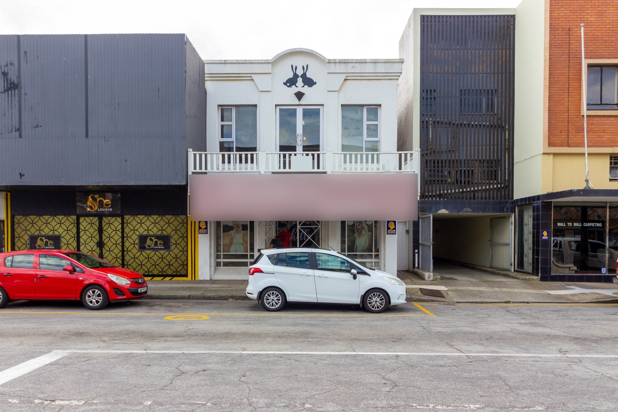 Retail space to rent in Richmond Hill with prime street exposure and